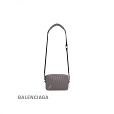 desconto vendas Balenciaga Bolsa masculina para câmera em cinza escuro