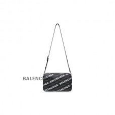 barato atacado Balenciaga Bolsa masculina exclusiva para câmera média Bb Monograma revestido de lona e logotipo em toda a peça em preto