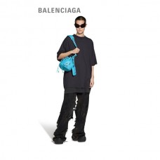 barato réplica Balenciaga Bolsa feminina Le Cagole Xs Bucket Crocodilo com relevo em céu azul