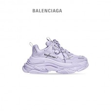 desconto compras da Balenciaga Tênis Triple S Feminino Allover Logo em Lilás